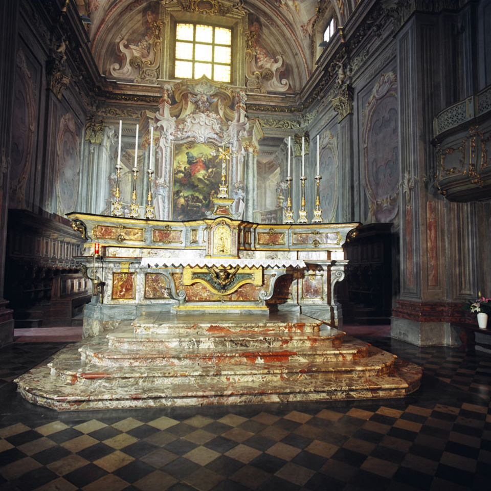 Altare_maggiore_bassa_ris